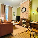 Urban Cocoon With A Unique Style Apartment Paris