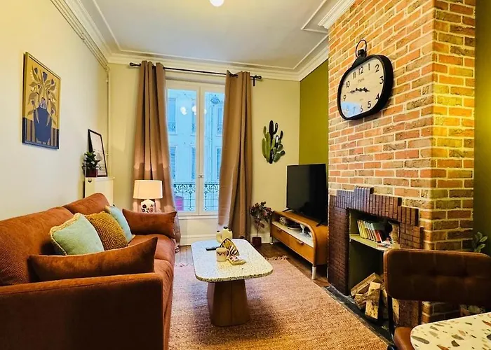Urban Cocoon With A Unique Style Apartment Paris