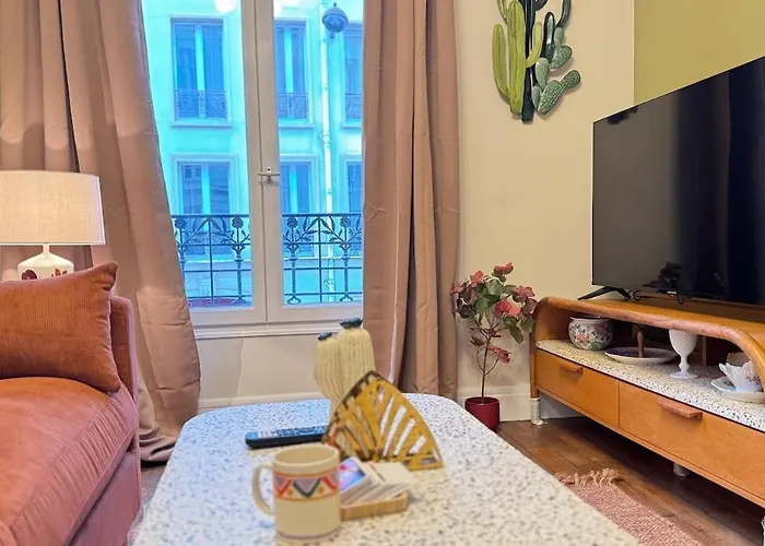 Urban Cocoon With A Unique Style Apartment *