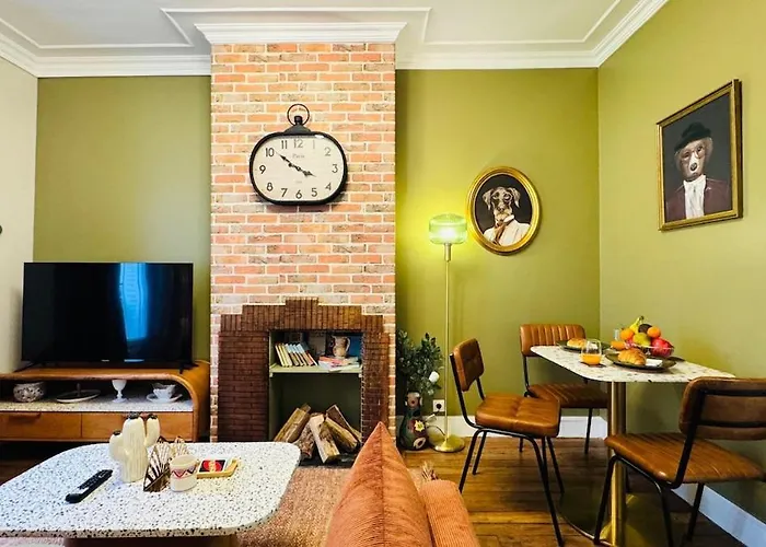 Urban Cocoon With A Unique Style Apartment *