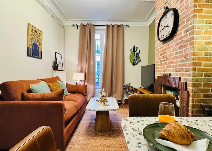 Urban Cocoon With A Unique Style Apartment *